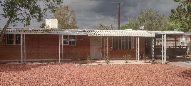 4725 E 25th St in Tucson, AZ - Building Photo - Building Photo