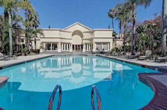 3987 Nobel Dr, Unit 337 in San Diego, CA - Building Photo - Building Photo