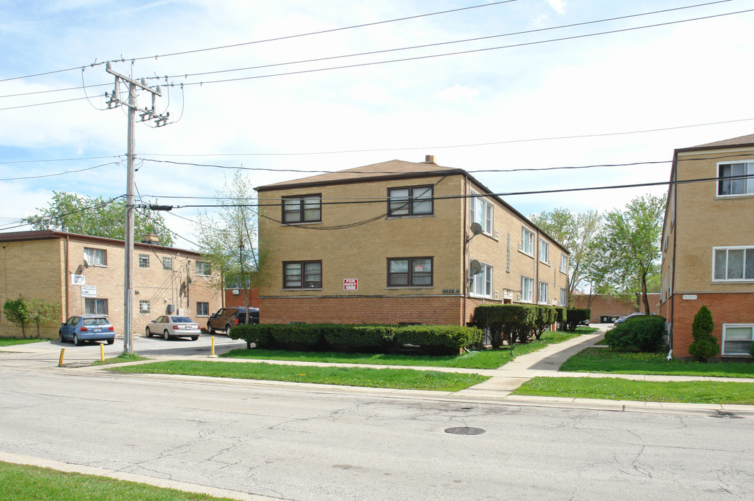 9609-9611 Nevada Ave in Franklin Park, IL - Building Photo