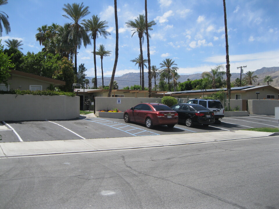 73590 Golf Course Ln in Palm Desert, CA - Building Photo