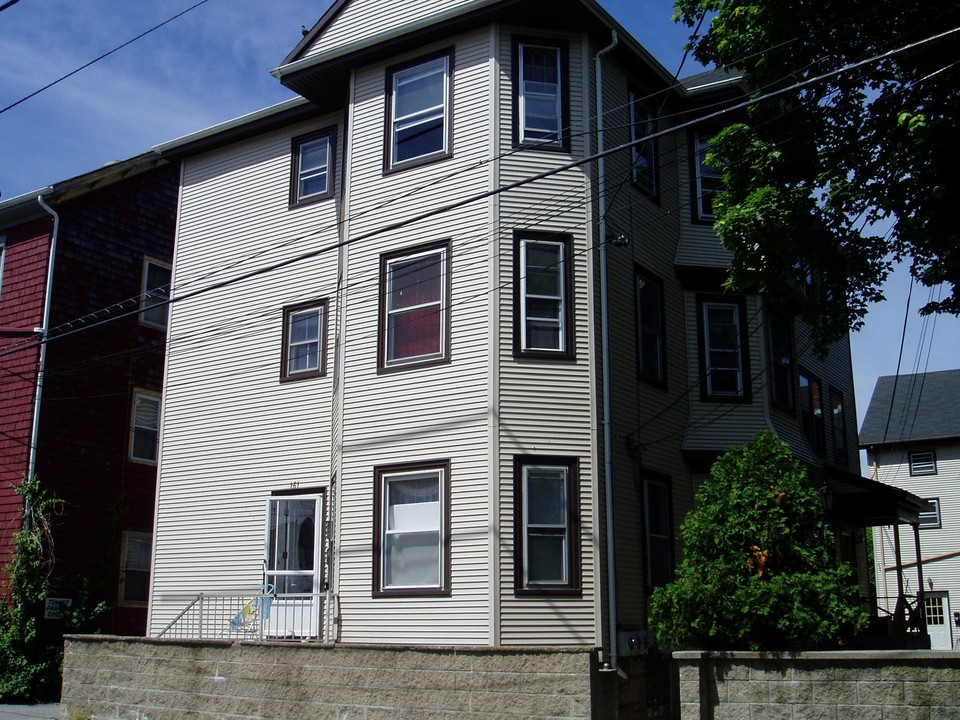 161 Haffards St in Fall River, MA - Foto de edificio