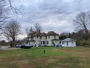 111 Decker Pond Rd, Unit APT 3 in Andover, NJ - Building Photo - Building Photo