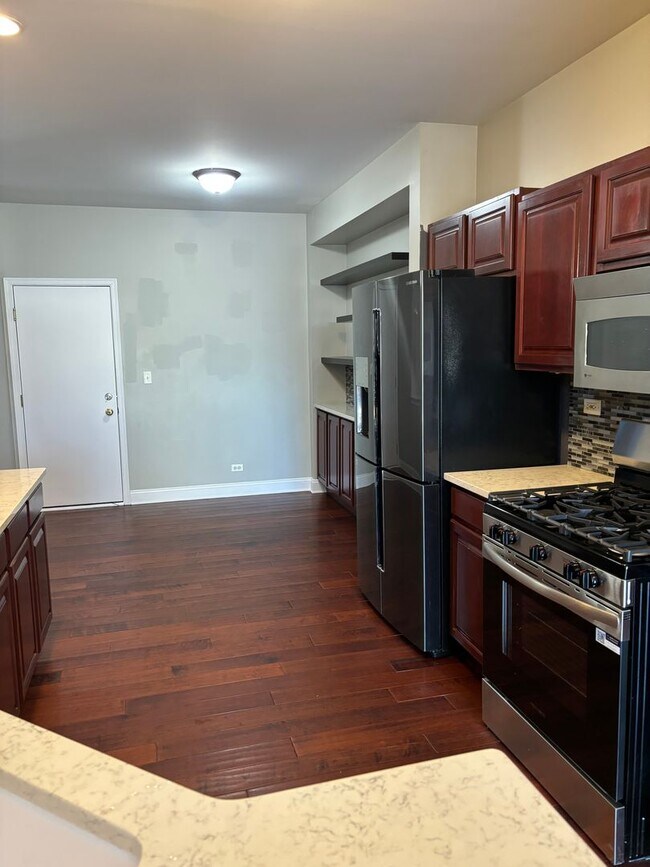 2424 Reflections Dr in Aurora, IL - Building Photo - Building Photo