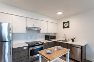 Douglas Grove in Gresham, OR - Building Photo