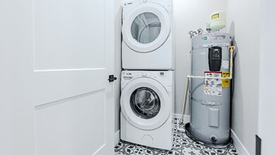 2106 Oakes Ave in Everett, WA - Building Photo - Building Photo