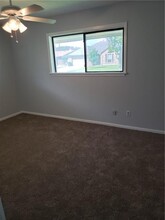 120 E Janin Cir in Portland, TX - Foto de edificio - Building Photo