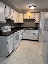 304 E Mefford St, Unit 304A E Mefford St in Robinson, IL - Building Photo