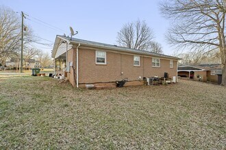 107 Maple Dr in Mount Holly, NC - Building Photo - Building Photo