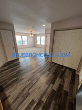 718 Meadow Ln in Peculiar, MO - Building Photo - Building Photo