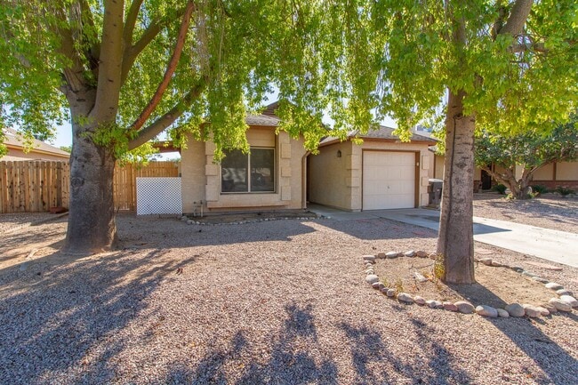 property at 1605 W Straford Dr