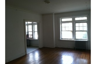 435-441 Westminster Ave in Elizabeth, NJ - Building Photo - Interior Photo