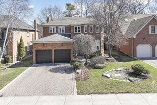 3940 Rolling Valley Dr in Mississauga, ON - Building Photo