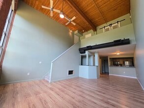 494 Woonasquatucket Ave, Unit 418 in North Providence, RI - Foto de edificio - Building Photo