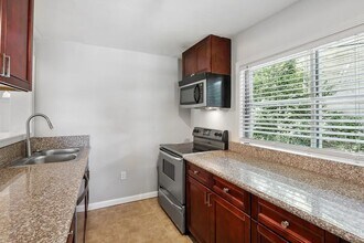 1268 Eastland Rd SE in Atlanta, GA - Building Photo - Building Photo