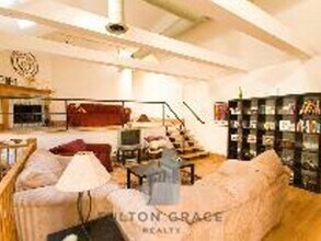 2239 N Clybourn Ave-Unit -2AR in Chicago, IL - Building Photo - Building Photo