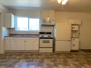 14909 Clover Creek Rd in Klamath Falls, OR - Building Photo - Building Photo