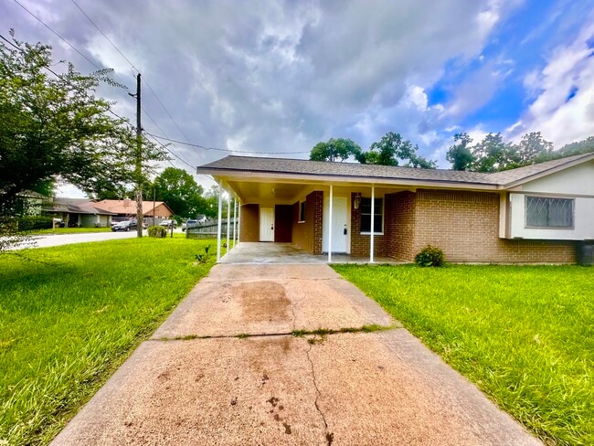 property at 320 S Avenue F