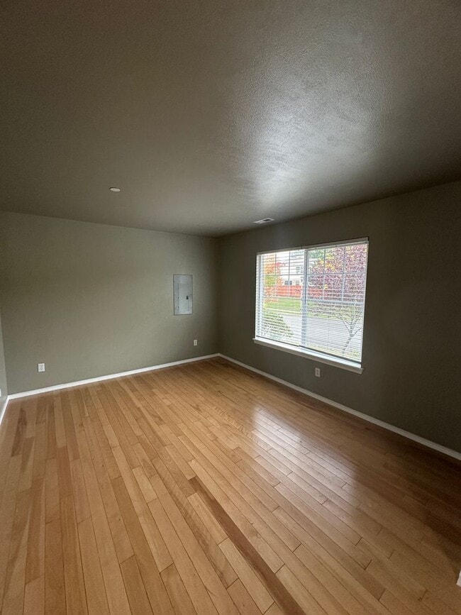 1749 Hoffman Hill Blvd in Dupont, WA - Building Photo - Building Photo