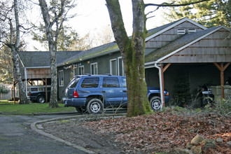 4535 SW 175th Ave in Aloha, OR - Building Photo - Building Photo