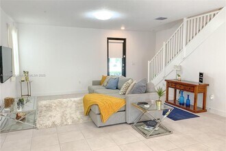 10431 NW 82nd St in Doral, FL - Building Photo - Building Photo