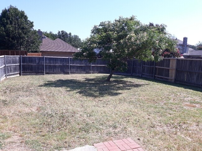 1773 Glencairn Ln in Lewisville, TX - Foto de edificio - Building Photo
