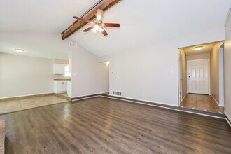 7517 Marlinda Cir, Unit 12 in Fort Worth, TX - Building Photo - Building Photo