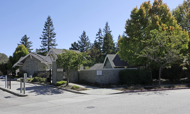 Laureate Court in Santa Cruz, CA - Foto de edificio - Building Photo