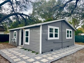 2010 E Waters Ave in Tampa, FL - Building Photo