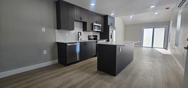 324 South St, Unit 3 in Philadelphia, PA - Building Photo - Building Photo