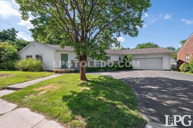 2203 Glendale Ave in Toledo, OH - Building Photo - Building Photo