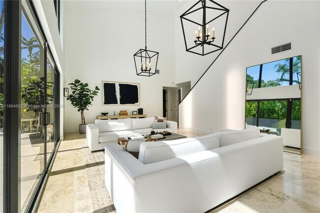 3782 El Prado Blvd in Miami, FL - Foto de edificio - Building Photo