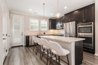 29048 W Hills Dr in Santa Clarita, CA - Building Photo - Building Photo