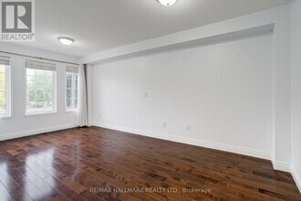 125 Faris St in Bradford West Gwillimbury, ON - Building Photo - Building Photo