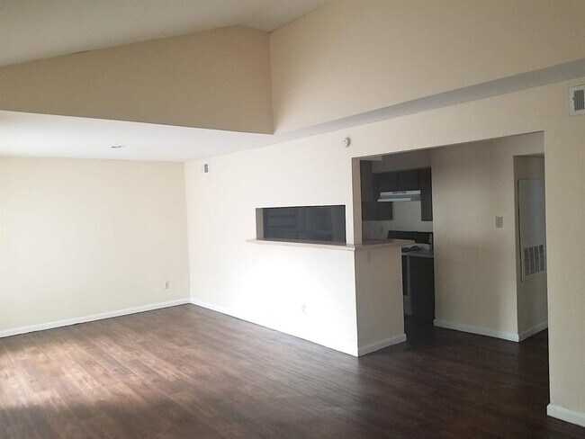 7200 T C Jester Blvd-Unit -1003 in Houston, TX - Building Photo - Building Photo