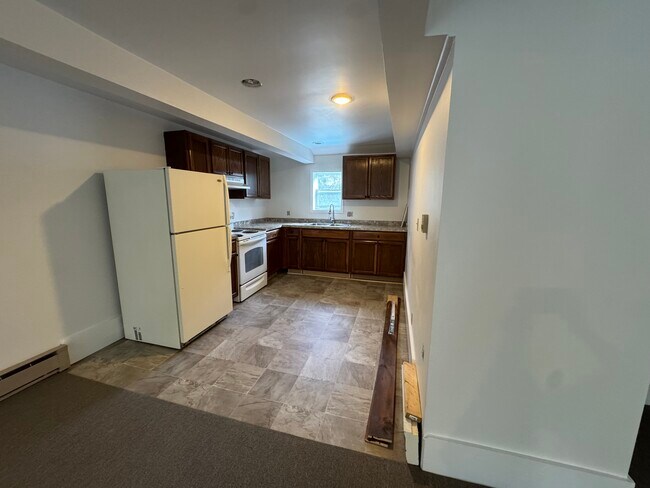 25 Adirondack Ave, Unit 2 Bedroom second Floor in Warrensburg, NY - Building Photo - Building Photo
