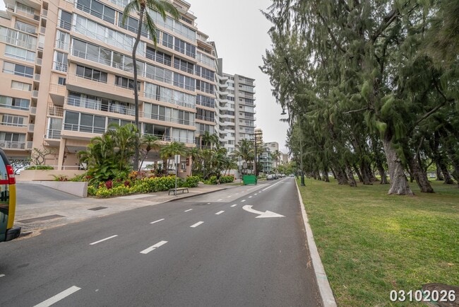 2979 Kalakaua Ave in Honolulu, HI - Foto de edificio - Building Photo