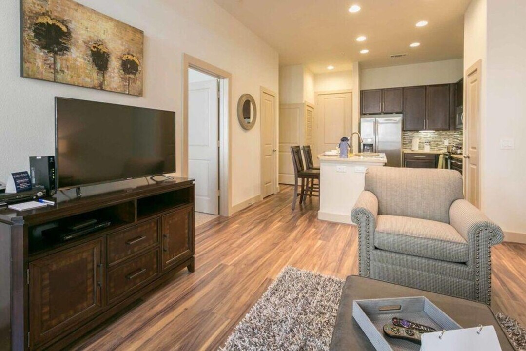 770 N Eldridge Pkwy in Houston, TX - Building Photo