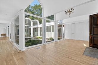 156 Horseshoe Rd in Mill Neck, NY - Building Photo - Building Photo