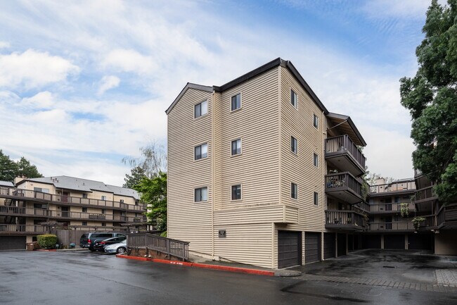 99 Cleaveland Rd in Pleasant Hill, CA - Building Photo - Building Photo