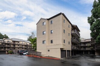 99 Cleaveland Rd in Pleasant Hill, CA - Foto de edificio - Building Photo
