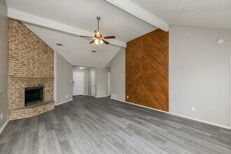 8221 Cloverglen Ln in Fort Worth, TX - Building Photo - Building Photo