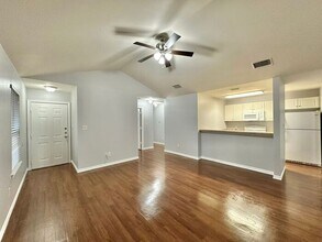 8810 Mansion Creek Cir in Tyler, TX - Building Photo - Building Photo