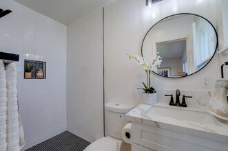 5050 Reynolds St in San Diego, CA - Building Photo - Building Photo