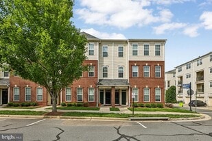 19445 Promenade Dr in Leesburg, VA - Building Photo