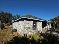 2500 Victoria St in Hidalgo, TX - Foto de edificio - Building Photo