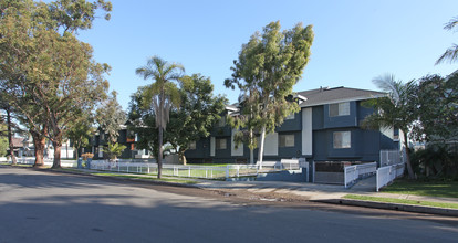 Menlo Apartments in Los Angeles, CA - Building Photo - Building Photo