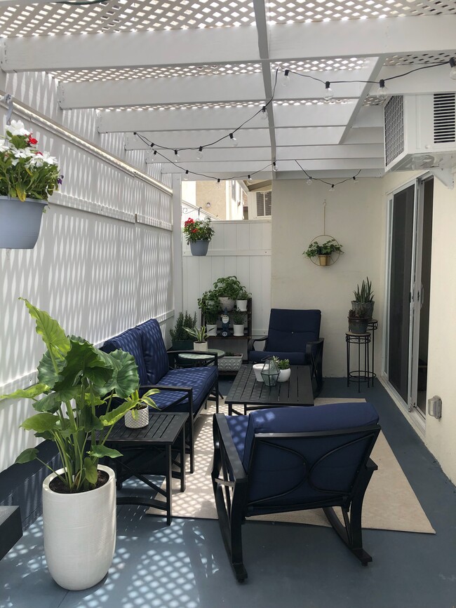 204 Indianapolis Ave in Huntington Beach, CA - Building Photo - Building Photo