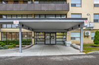 2960 Don Mills Rd in Toronto, ON - Building Photo - Building Photo