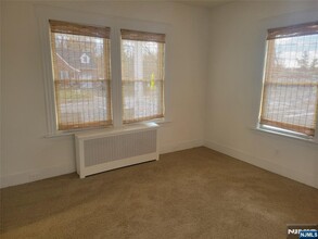 12-01 Morlot Ave in Fair Lawn, NJ - Building Photo - Building Photo