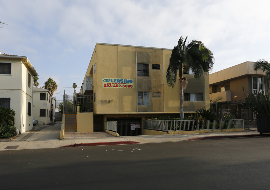 5947 Carlton Way in Los Angeles, CA - Building Photo